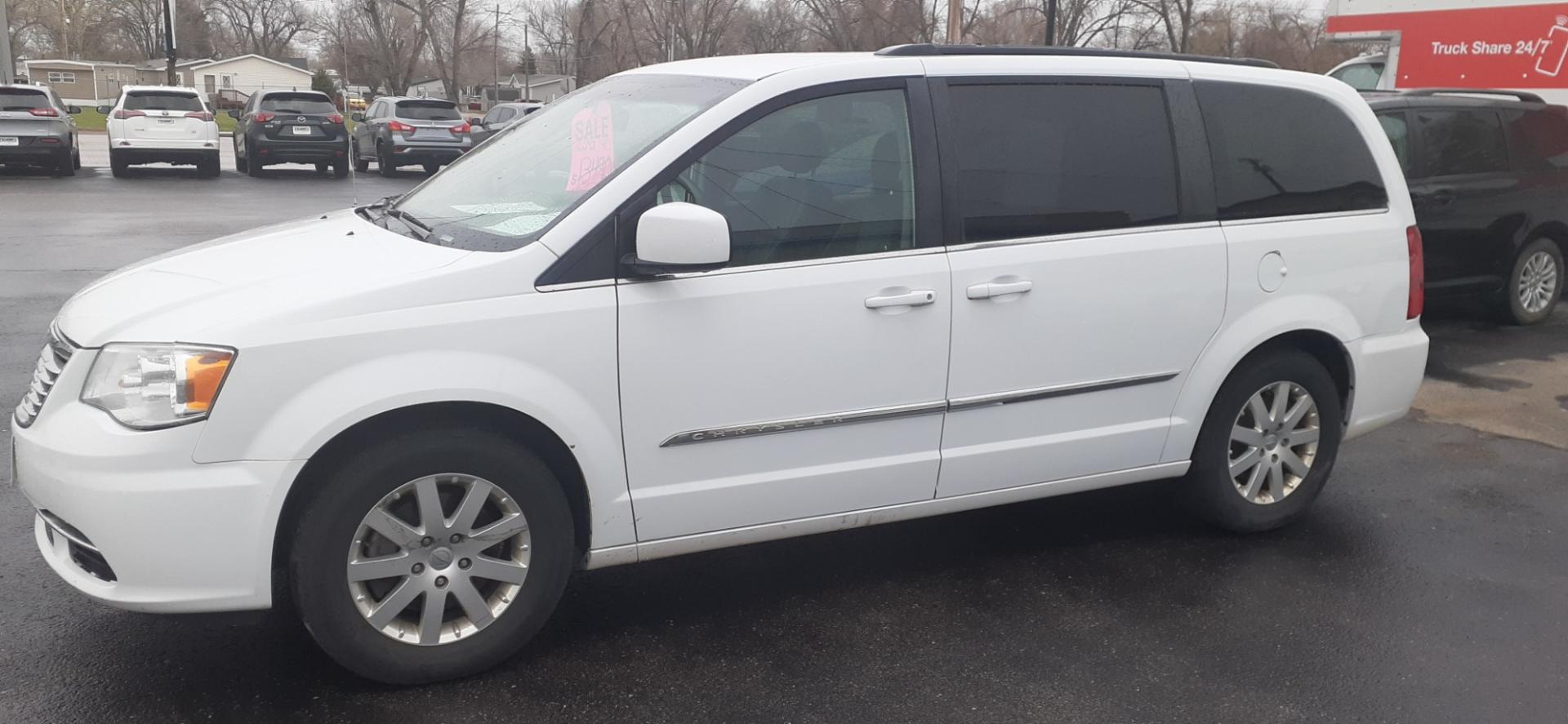 2016 Chrysler Town & Country Touring (2C4RC1BG3GR) with an 3.6L V6 DOHC 24V engine, 6A transmission, located at 2015 Cambell Street, Rapid City, SD, 57701, (605) 342-8326, 44.066433, -103.191772 - Photo#8